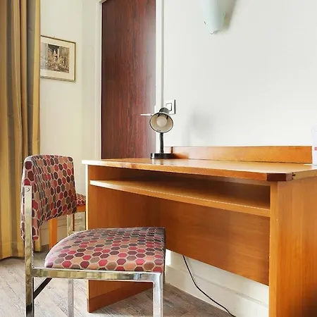 De La Boetie 4*