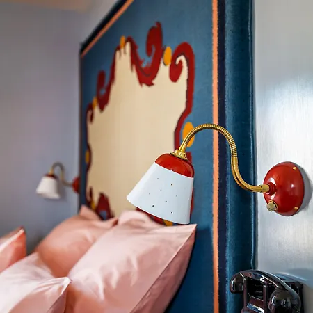 فندق De La Boetie باريس