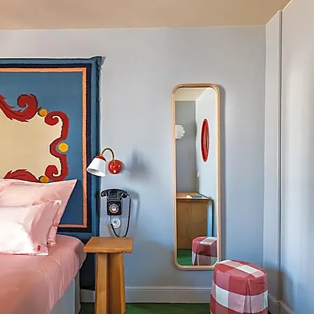 De La Boetie 4*