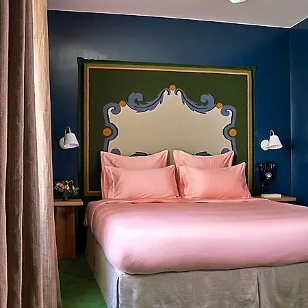 De La Boetie 4*