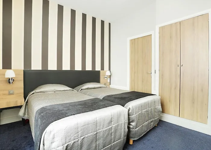 De La Boetie 4* Paris