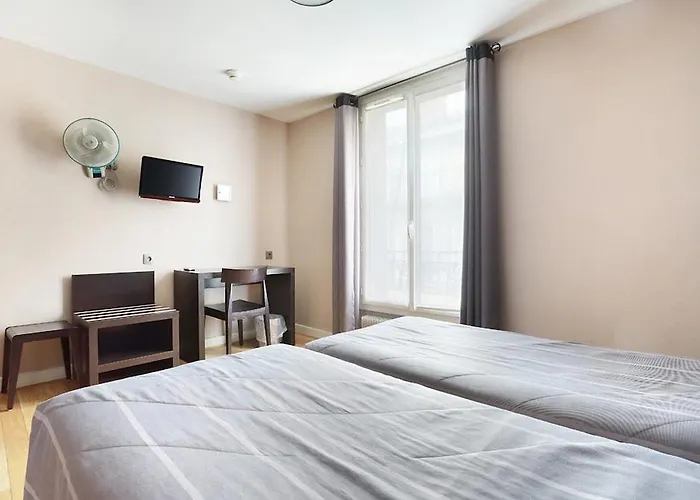 De La Boetie 4* Paris