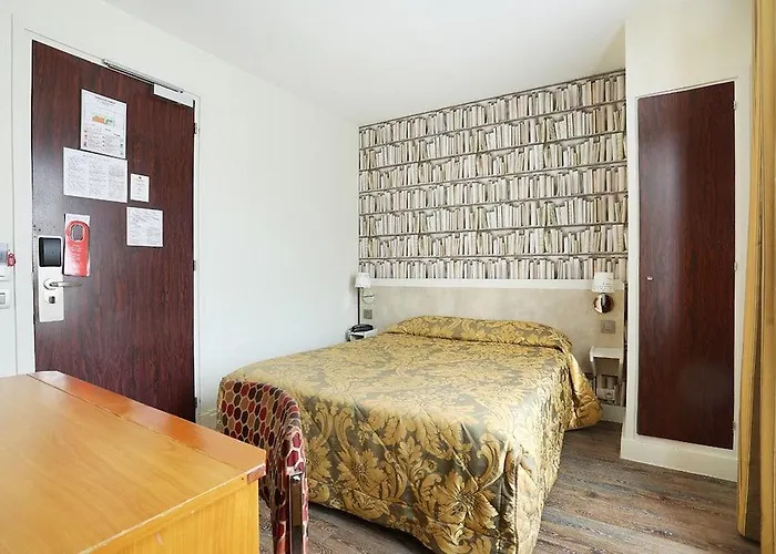 Hotell De La Boetie 4*