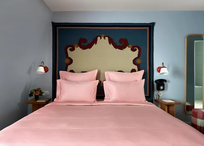 De La Boetie 4*