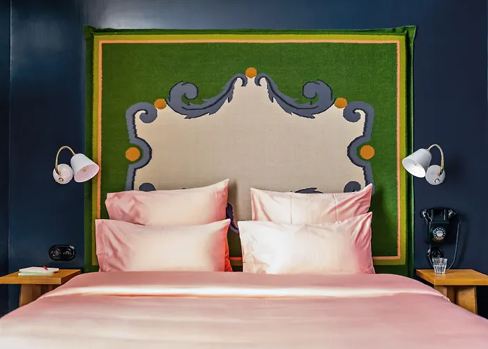 De La Boetie 4* Paris